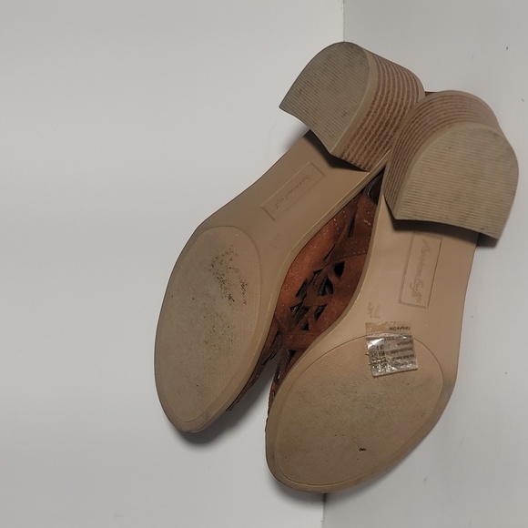 American Eagle Lazer Cut Block Heel Sandals Faux Suede Peep Toe sz 7.5 GUC - Picture 6 of 9